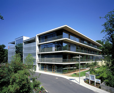 Bürogebäude mit Parkhaus im Loden-Frey-Park